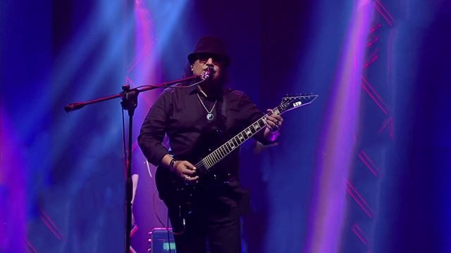 প্রিয় যন্ত্র, প্রথম যন্ত্র :: আইয়ুব বাচ্চু প্রিয় যন্ত্র, প্রথম যন্ত্র :: আইয়ুব বাচ্চু